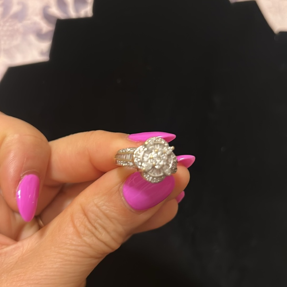 Elegant Diamond Statement Ring - Picture 15 of 16